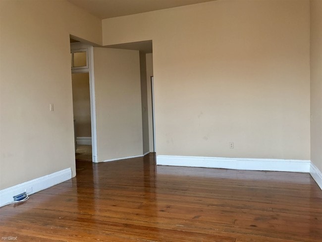 Building Photo - 1 br, 1 bath Apartment - 1324 Eutaw Pl 1R
