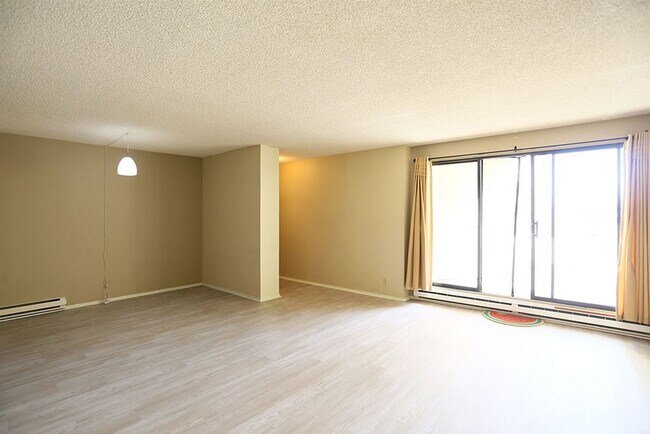 Building Photo - Open House: Sunday(3/3)12pm-12:30pm Spacio...