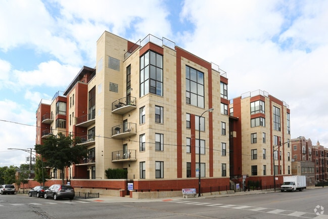 Apartments For Rent Near Belmont Station Blue Line Chicago Il Apartments Com