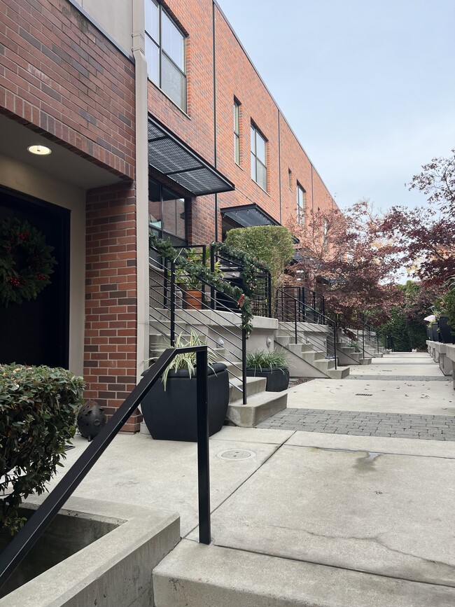 Foto del edificio - 1326 E Sutter Walk