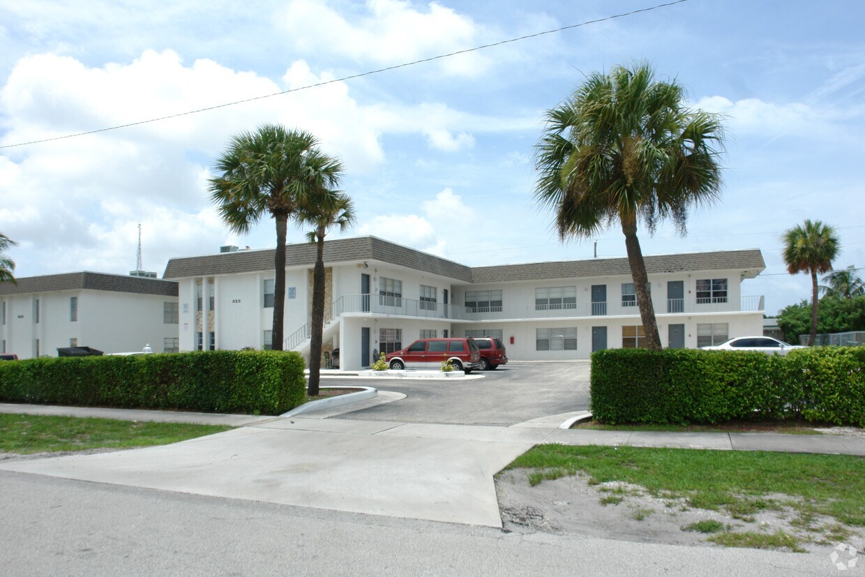 825-835 Cypress Drive - 825-835 Cypress Dr