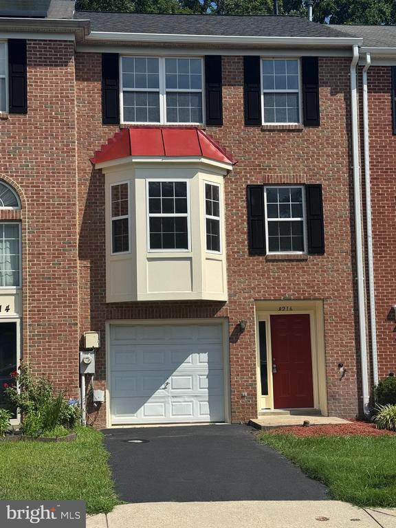 Foto del edificio - 8216 Dellwood Ct