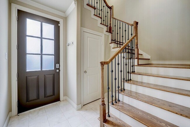 Foto del edificio - 8906 Lakeshore Bend Dr