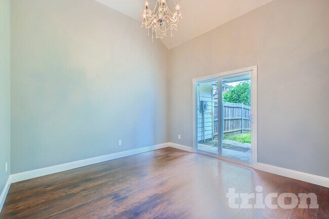 Foto del edificio - 725 Rawlins Dr