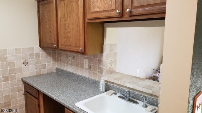 Building Photo - 2121 Ravens Crest Dr