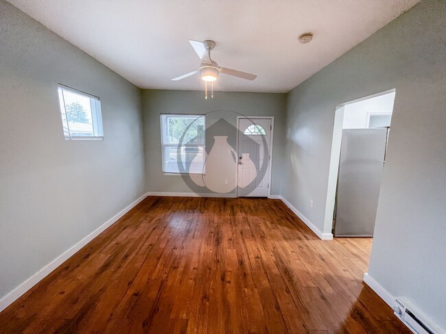 Foto del edificio - Adorable Craftsman Home in SE Salem