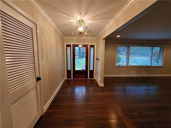 Foto del edificio - 4615 Mystic Dr NE