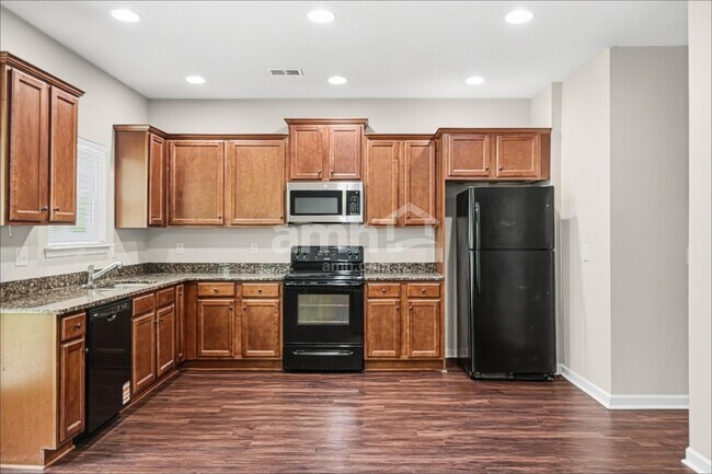 Foto del edificio - 918 Pine Ln