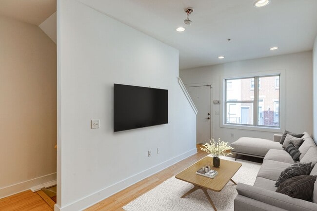 Foto del edificio - Queen Village Townhome