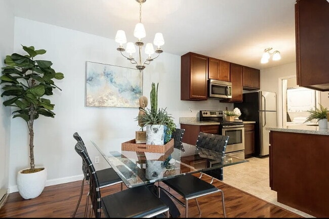 Building Photo - Centrally located one bedroom condo that w...