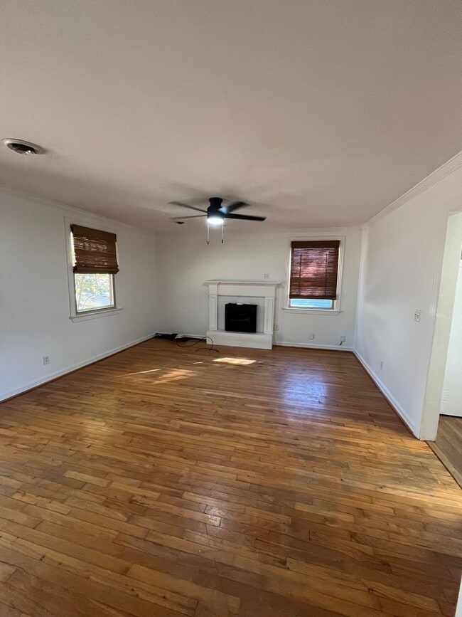 Foto del edificio - Charming 2 bedroom/ 1 Bath home minutes to Downtown Franklin, dog friendly, fenced yard