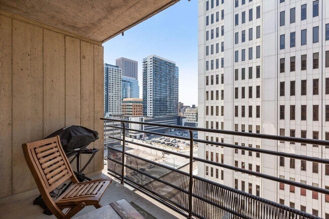 Foto del edificio - 121 Washington Ave S