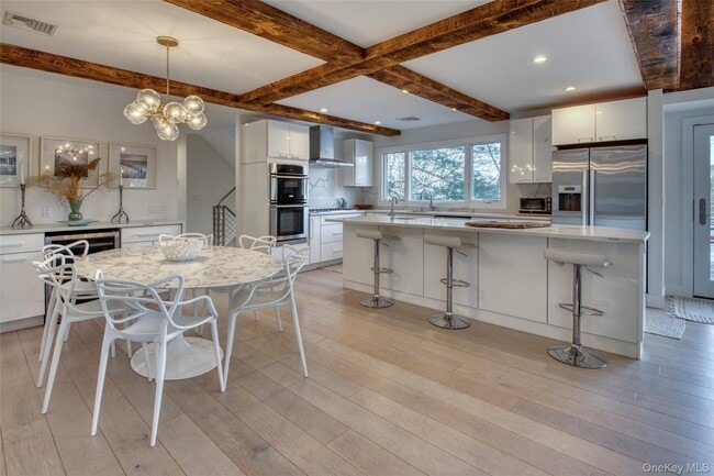 Foto del edificio - 57 Big Fresh Pond Rd