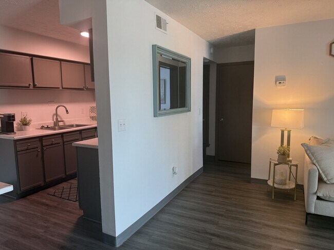 Building Photo - 2506 S 72nd Ct