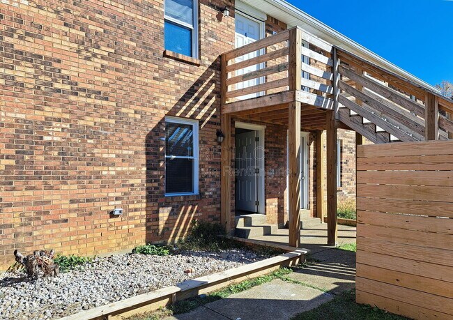 Foto del edificio - 419 Wood Creek Dr