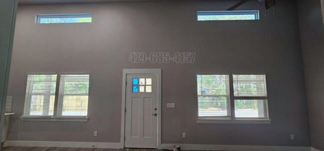 Building Photo - 204 N 7th St