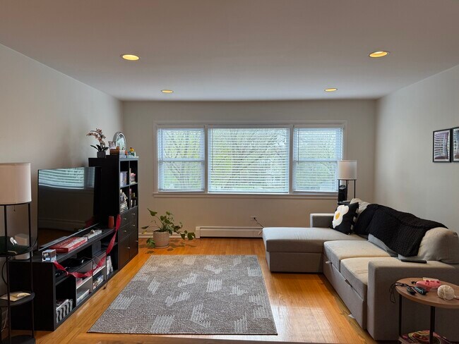 Foto del edificio - 2145 Ridge Ave