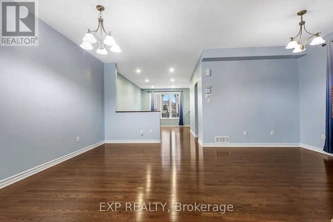Building Photo - 635 Moorpark Ave