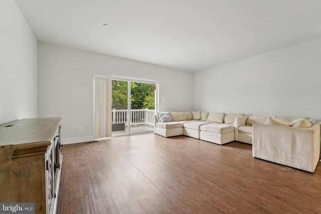 Building Photo - 7728 Lexington Ct