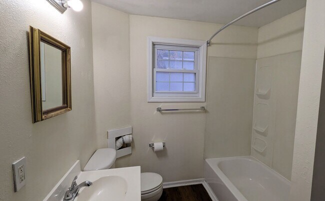 Foto del edificio - 2409 Crozier-3 bedroom house, off Lincoln