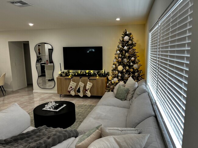 Foto del edificio - 3021 Albatross Rd