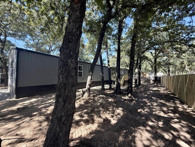 Building Photo - 1808 Sheila Dr