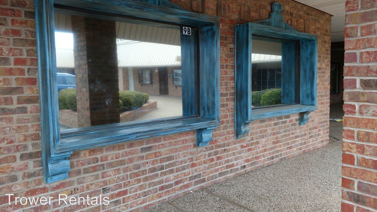 Primary Photo - Studio, 1 bath House - 1451 Parkway 9B