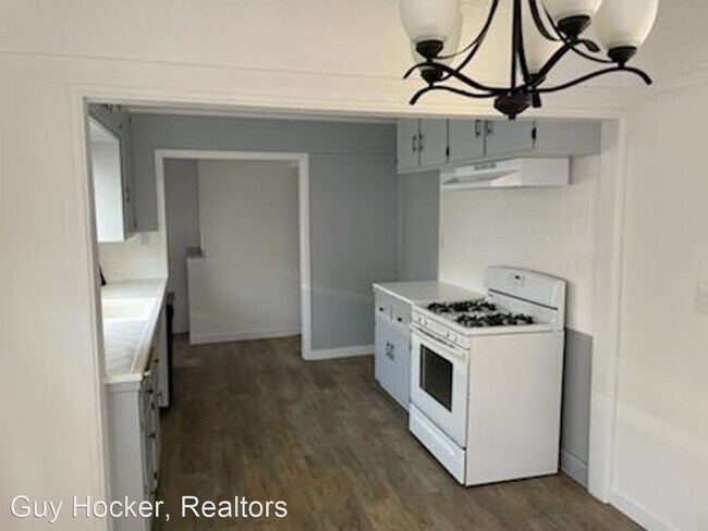 Building Photo - 3 br, 1.5 bath House - 12500 Cedar Ave
