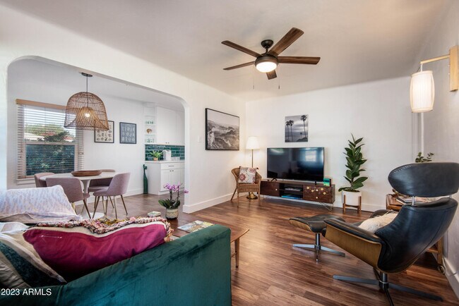 Foto del edificio - 1301 W Glenrosa Ave