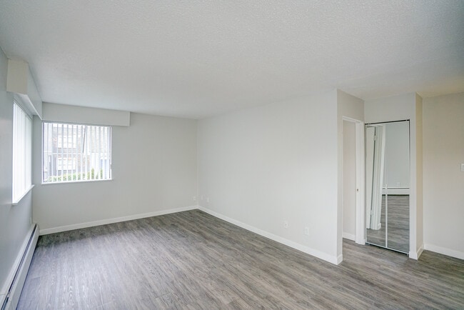 Building Photo - Royale