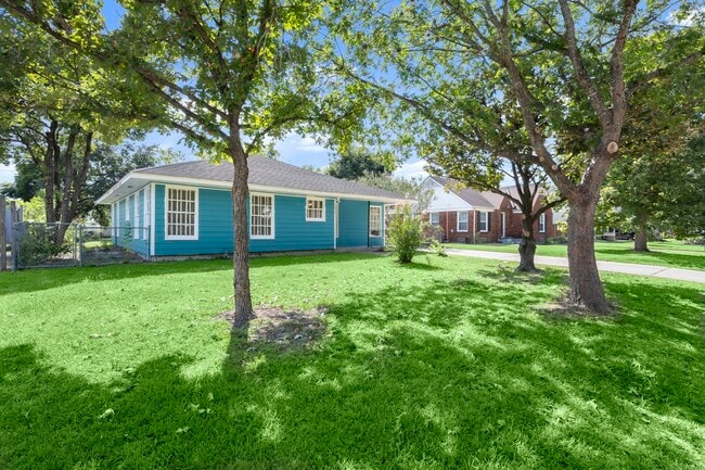 Foto del edificio - 6438 Pinehurst Dr