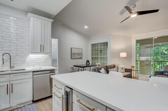 Building Photo - 170 Veracruz Dr