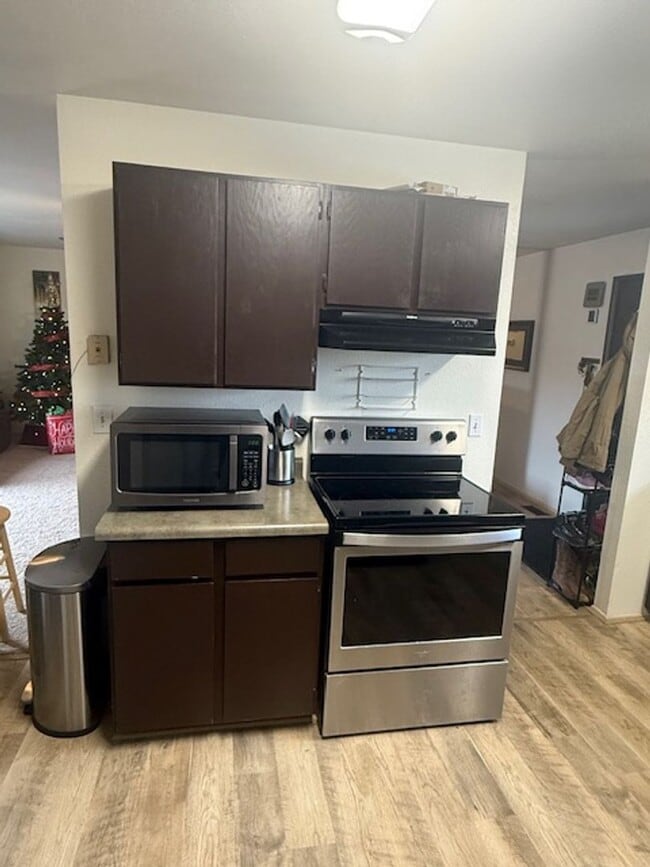 Building Photo - 3 bedroom home in Spring Creek with garage