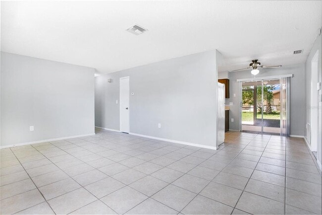 Building Photo - 405 Long Dr
