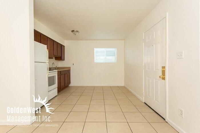 Primary Photo - Single Level Spacious 2Bdm 1Ba Apartment i...