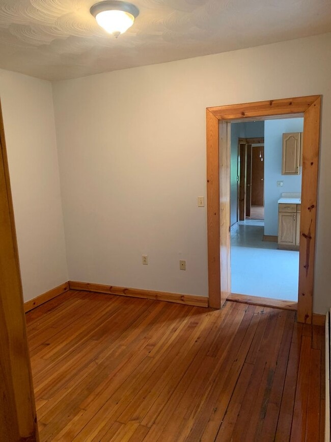 Photo - 498-502 Broad St Apartment