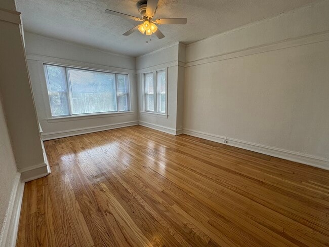 Foto del edificio - 5438 W Potomac Ave