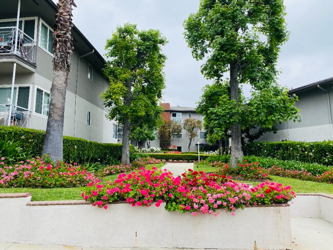 Foto del edificio - 1696 Amberwood Dr