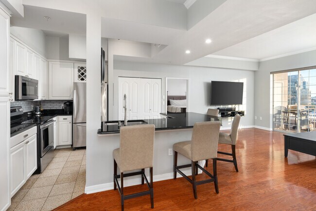 Building Photo - 3225 Turtle Creek Blvd