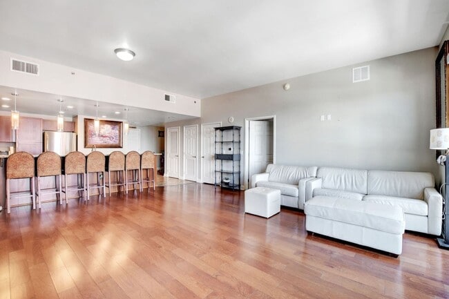 Building Photo - HIGHRISE DOWNTOWN, FULLY FURNISHED!