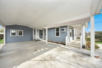 Building Photo - 215 St Charles Dr