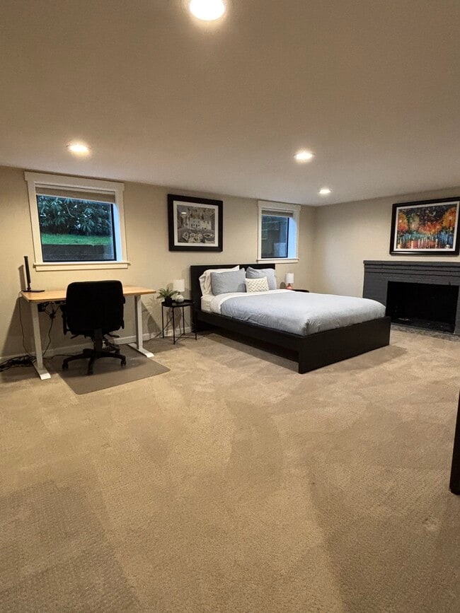 Foto del edificio - 12716 8th Ave NW