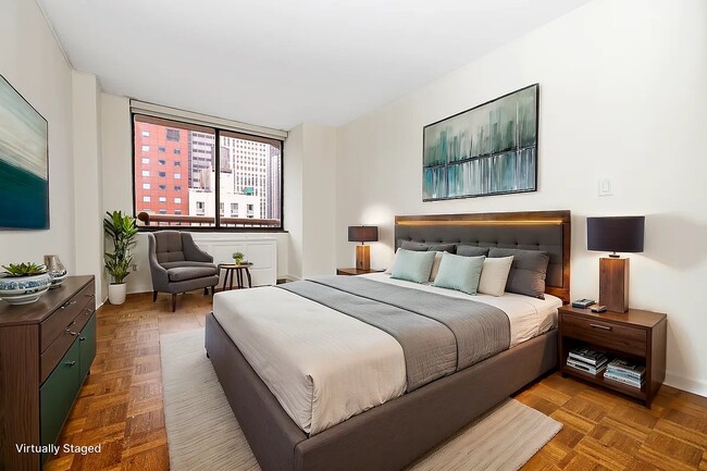 Building Photo - 245 E 44th St