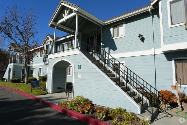 Foto del edificio - Cedar Woods Apartments