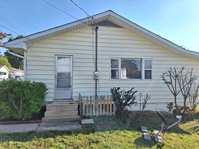 Foto del edificio - BEAUTIFUL 3 BD, 2 BA Ranch Style home with...