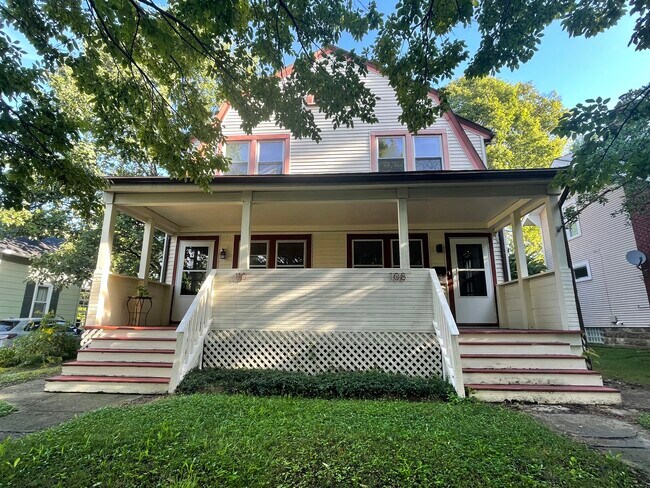 Foto del edificio - 108 W Lakeview Ave