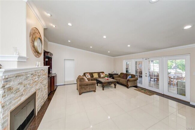 Foto del edificio - 814 Kellogg Ave