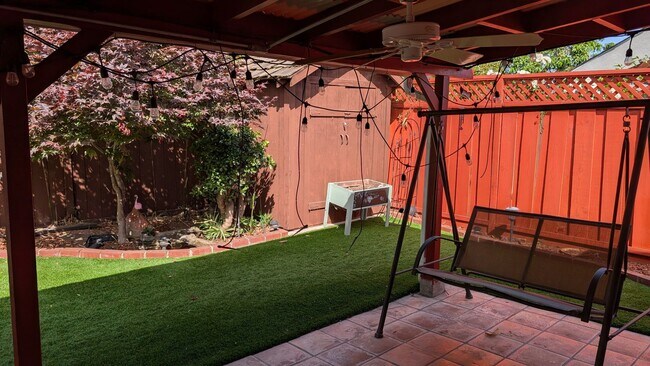 Foto del edificio - Beautiful 4 bedroom 2 bath home in Newark