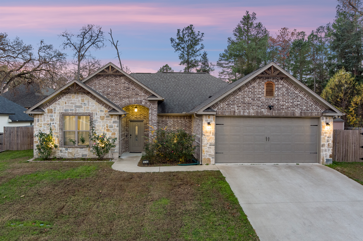 Foto principal - Coming Soon! Stunning 3 Bedroom 2 Bath Ren...