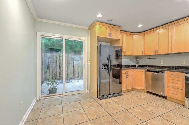 Building Photo - 502 Stinson Dr